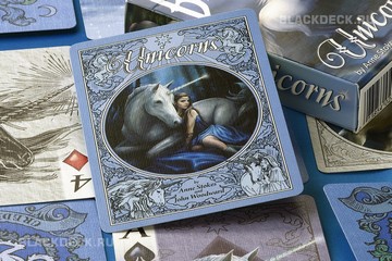 Текстура игральных карт из колоды Bicycle Anne Stokes Unicorns
