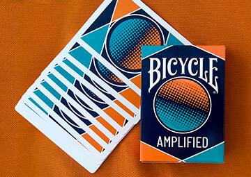 Распечатанная колода Bicycle Amplified с видом на рубашку