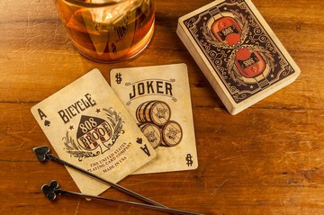 Туз и джокер из колоды игральных карт Bicycle Bourbon