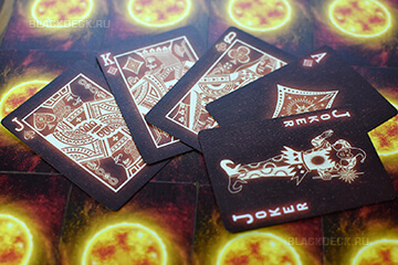 Дама, король, валет, туз и джокер из колоды игральных карт Bicycle Stargazer Sunspot
