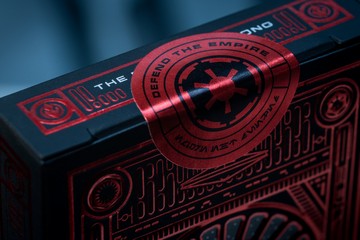 Защитная пломба на упаковке карт Star Wars: The Dark Side