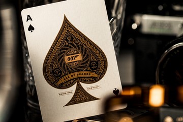 Туз пик из колоды игральных карт James Bond 